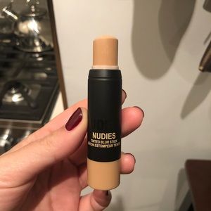 Nudestix light 2 tinted blur stick